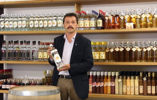 Video: Wie schmeckt Prinz Williams-Birnen-Schnaps?