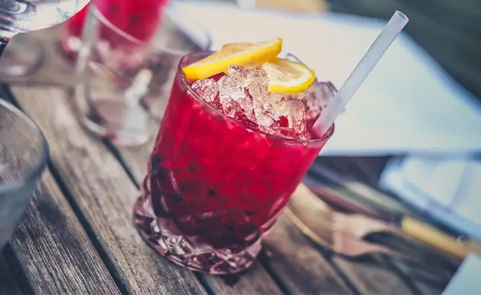 ​Frühlingshafte Cocktailrezepte mit Grappa und Fruchtlikör