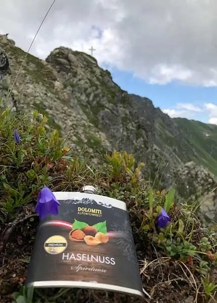 Dolomiti Haselnuss Schnaps Flachmann Dolomiti Haselnuss Schnaps Flachmann
