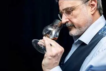 Spirituosen-Experte Jürgen Deibel führt durch das Gin-Tasting Spirituosen-Experte Jürgen Deibel führt durch das Gin-Tasting