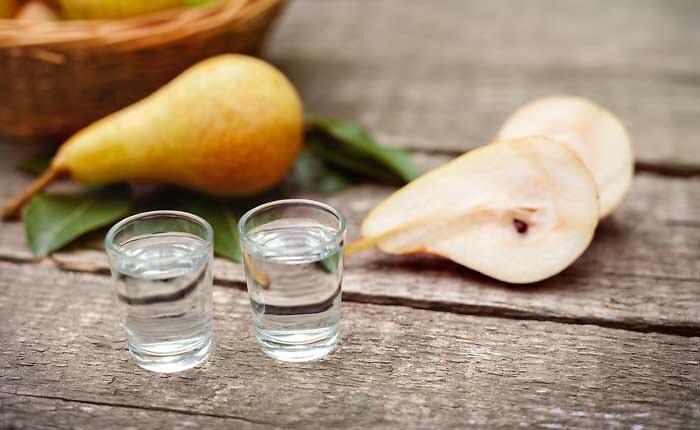 Klarer Birnenschnaps geh&ouml;rt zu den beliebtesten Obstschn&auml;psen
